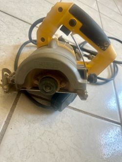 DeWalt 4 3/8" Wet/Dry Masonry Saw