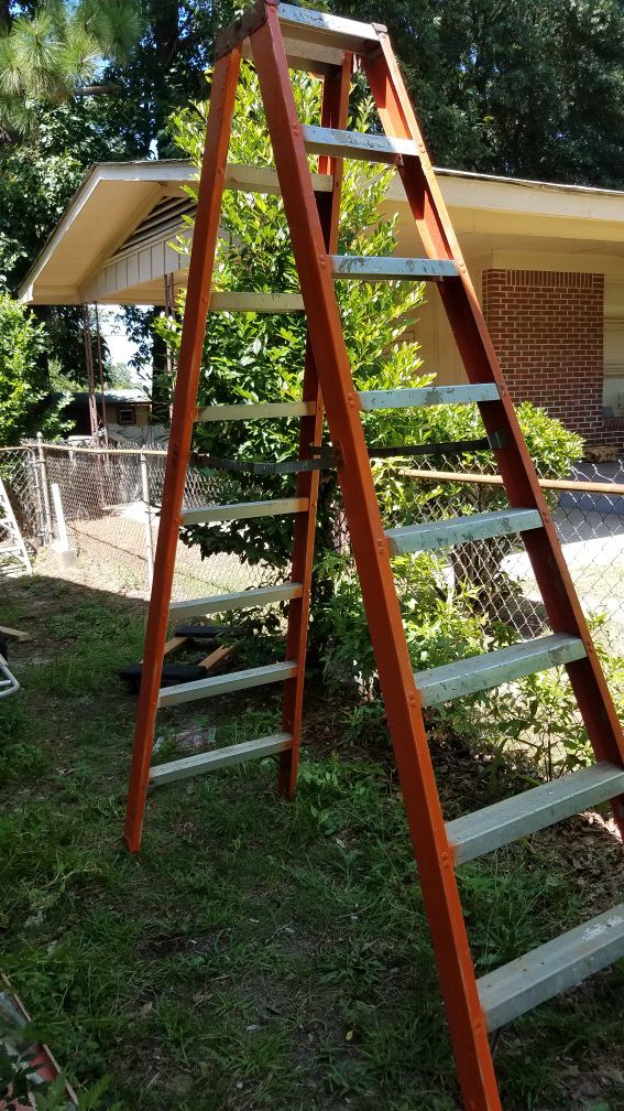Orange Double Sided 8 ft Werner Ladder - Steps on Both Side - Great Condition, No Issues