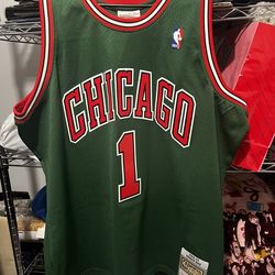 Derrick Rose 2008-2009 Chicago Bulls Green Jersey. Size XL.