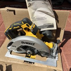 New Dewalt 20-Volt MAX 7-1/4 in. Cordless Circular Saw