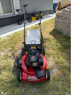 Self propelled lawnmower toro