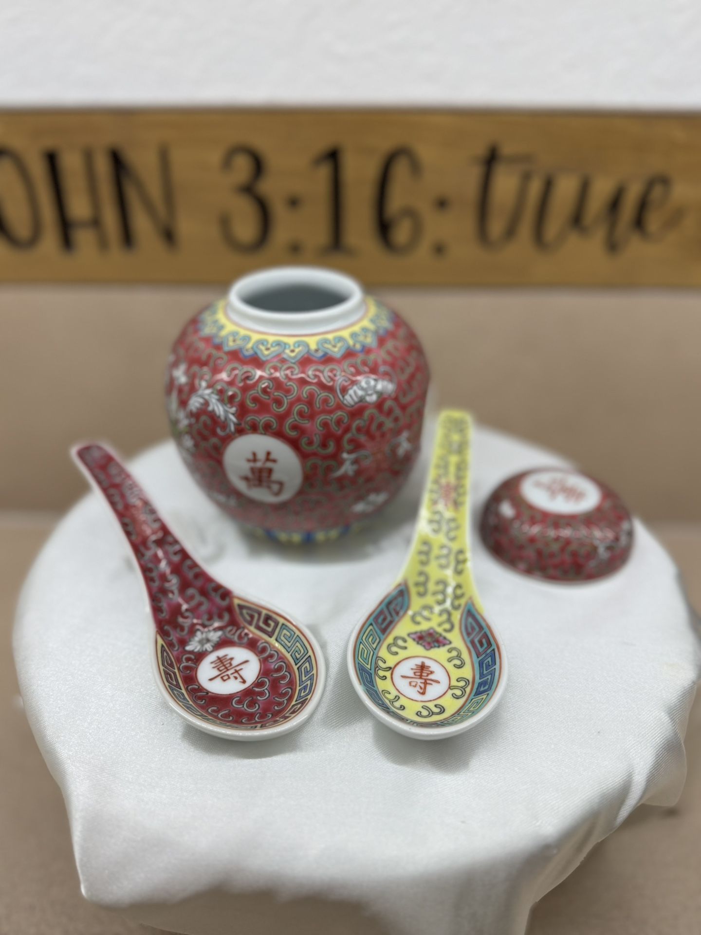 Exquisite Vintage Chinese Pot - Ornate Red & Yellow Design And
