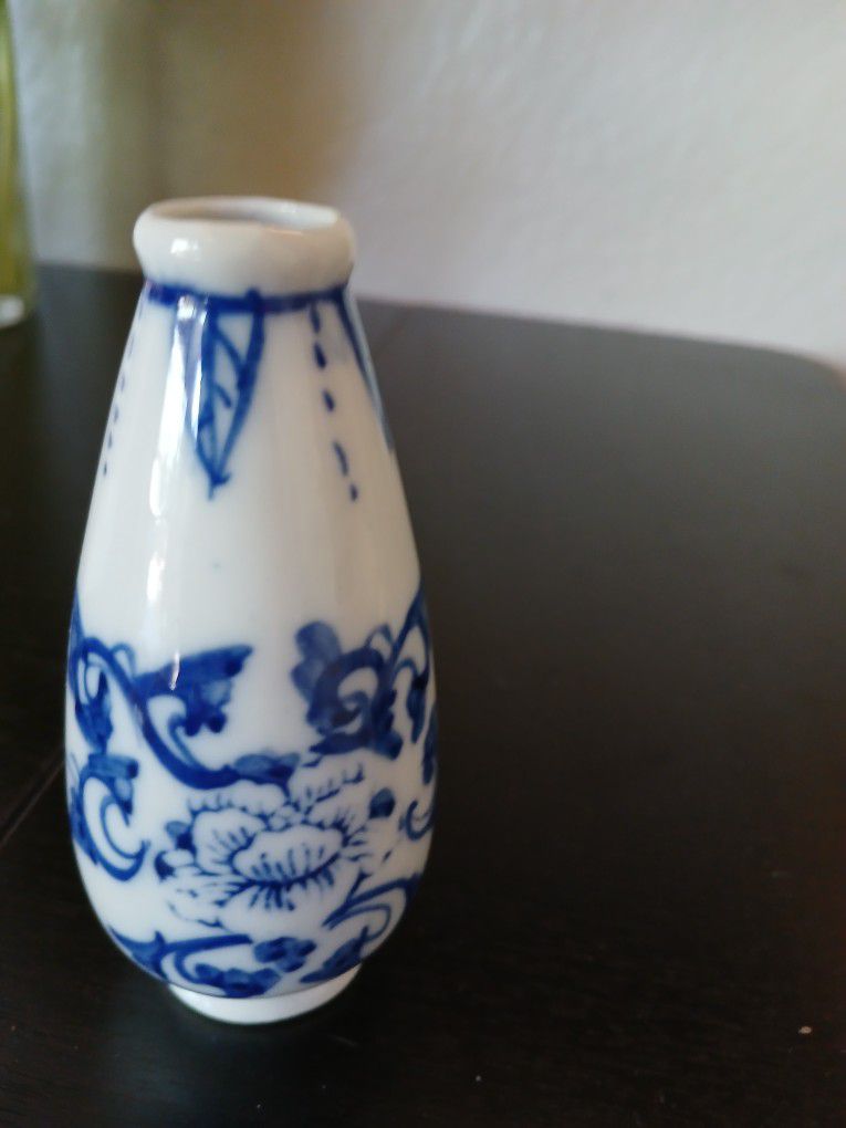 Chinese Blue & White Mini Vase 