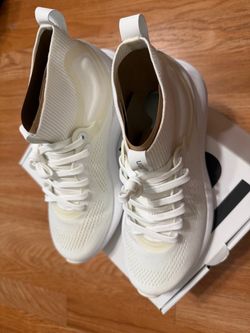 Used-Lululemon shoes Women size7.5