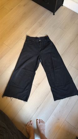 Black Wide-Leg Cropped Jeans Raw Hem