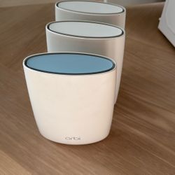 📶 NETGEAR Orbi RBR50 Mesh WiFi System – Base + 2 Satellites – Whole Home Coverage! 💲Price:100