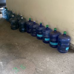 Free  Botes De Agua  Nuevos Súper Limpios.