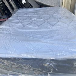 Brand New Full Size Posture Pedic Voltera’s Dream Firm Mattress!