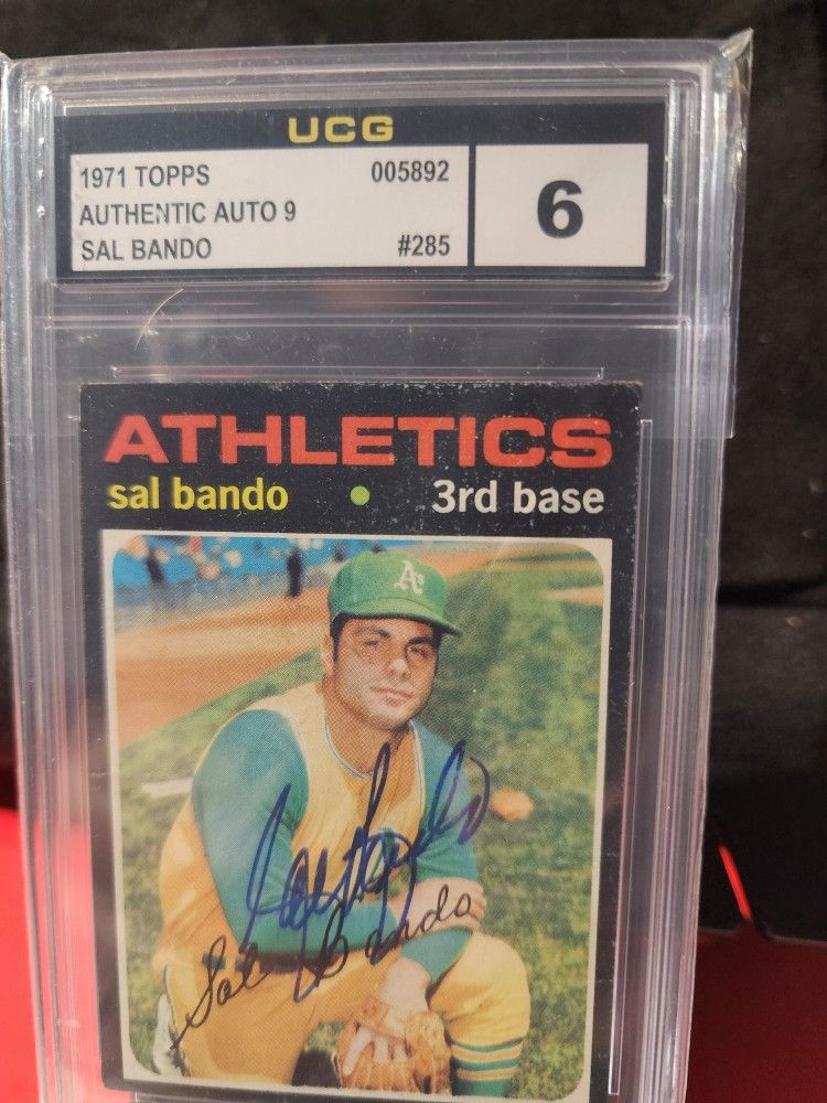 1971 Topps Sal Bando #285 Autographed Authentic UCG 9 auto overall 


