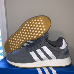 sz 10 adidas (NEW)