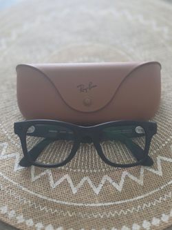 Meta glasses