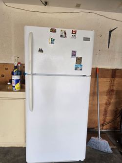 FRIDIDAIRE FRIDGE
