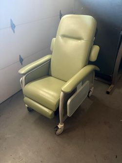 Lumex Clinical Care Recliner, Concrete