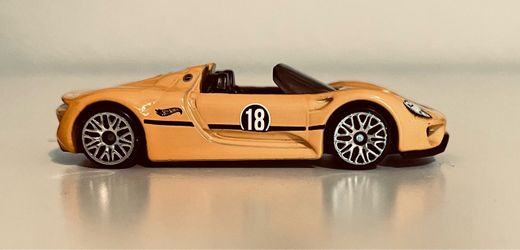 Hot Wheels Porsche 918 Spyder Die-Cast Car