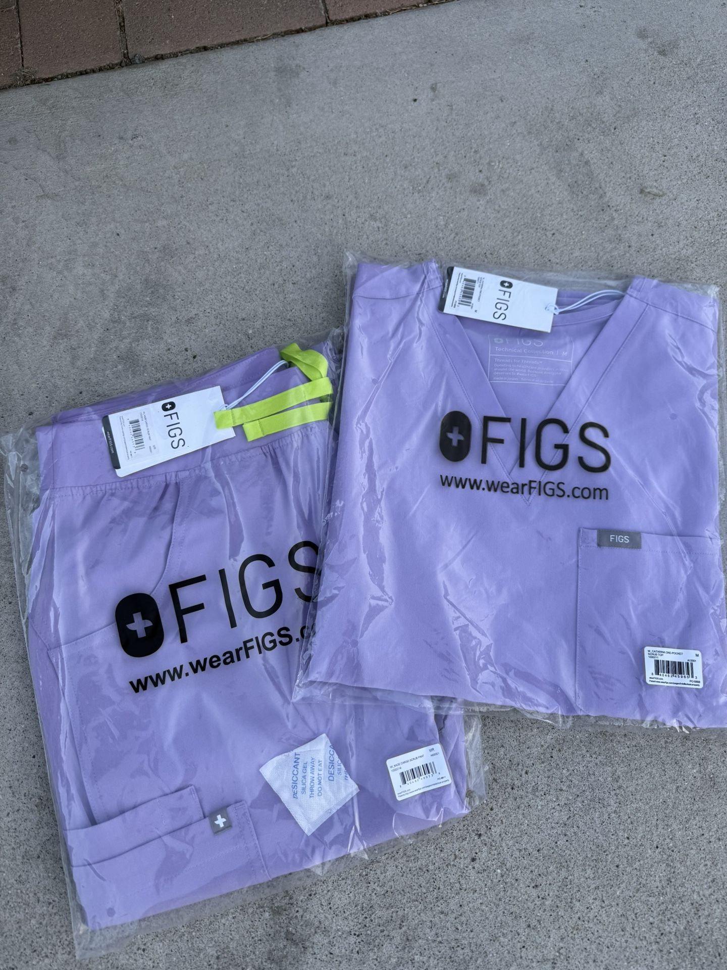 FIGS Scrub Set