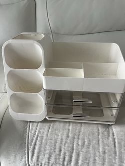 Make up organizer