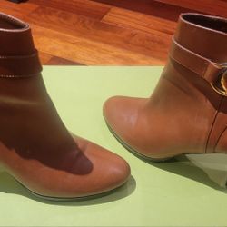 RALPH LAUREN Brown Leather Ankle Boots Gold Buckle Zipper Side – Size 7.5B
