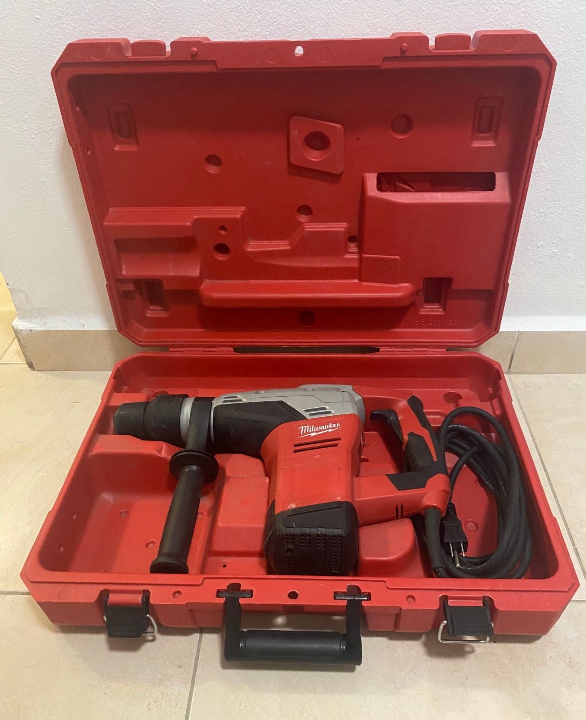 Milwaukee 1-9/16" SDS-Max Rotary Hammer Kit