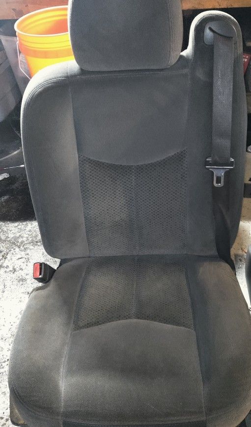 2006 Chevy Silverado Driver Seat