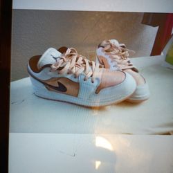 Jordan 1     6.5Y