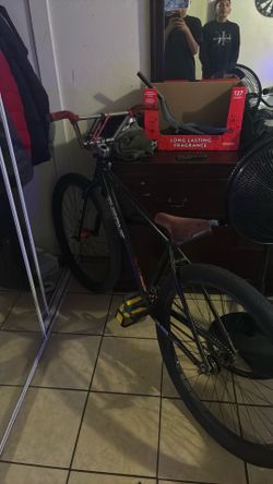 Fixed throne bike