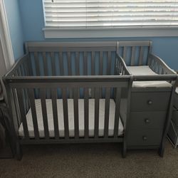 Dream On Me Jayden 4-In-1 Mini Convertible Crib & Changer in Steel Grey