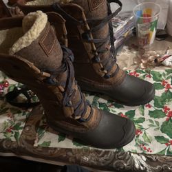 Women’s Size 9 Winter Boots Brand New. 