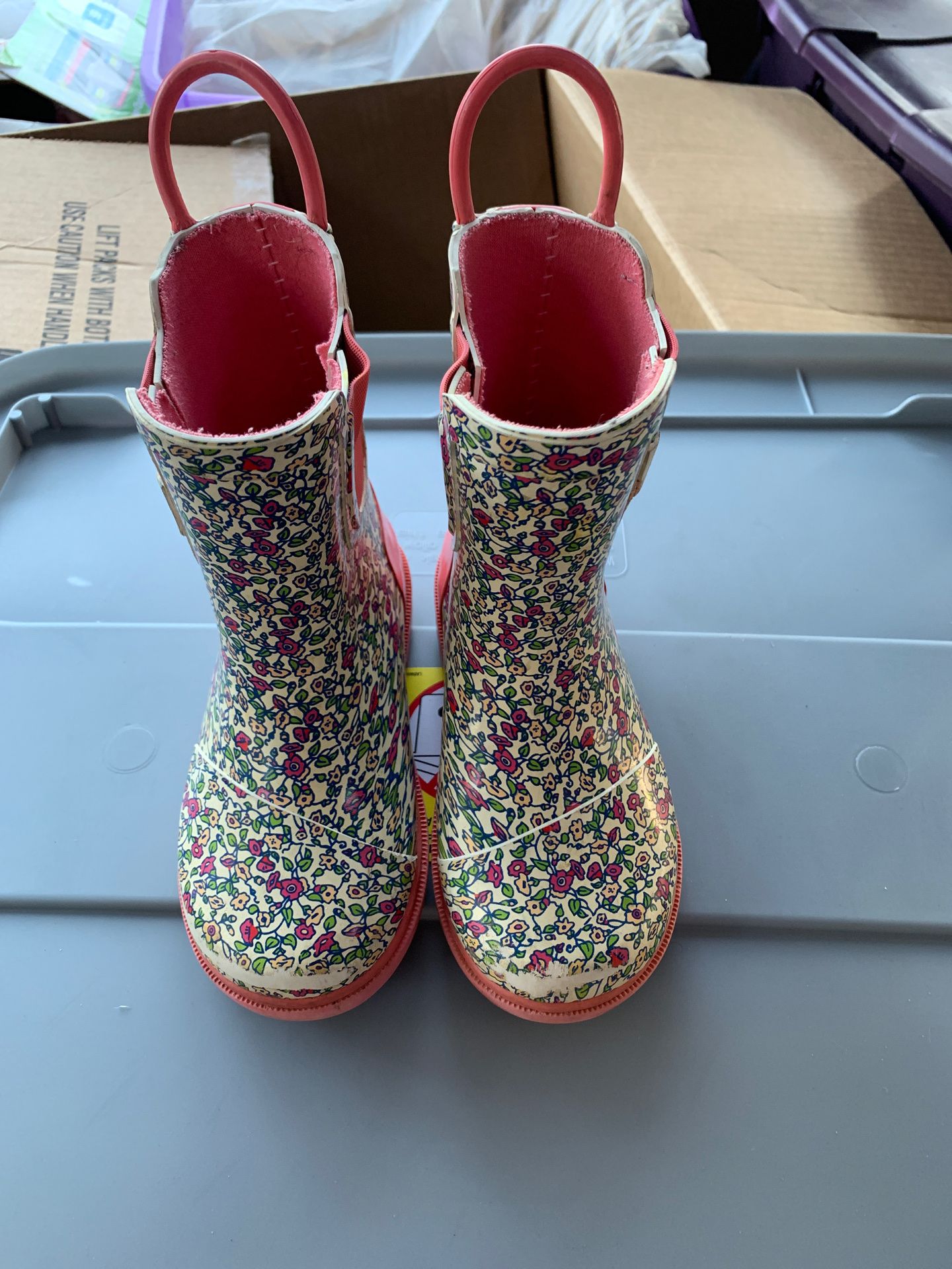 TOMS rain boots Size 8T peach pink with flowers