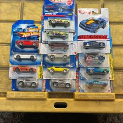 HOT WHEELS A LOT OF 14 CAMAROS