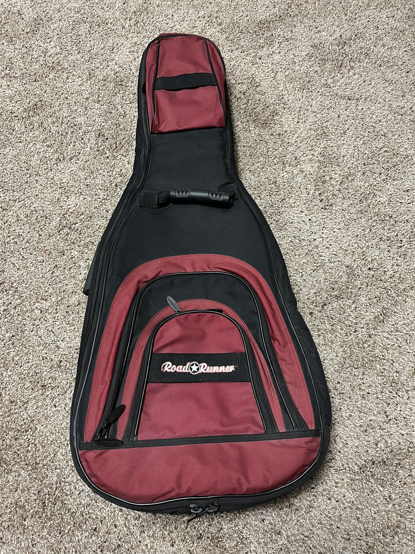 Road Runner padded gig bag for electric guitars in Great Condition