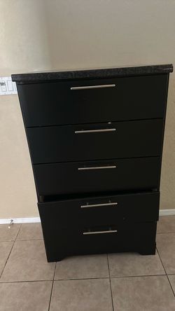 Black 5-Drawer Chest Dresser