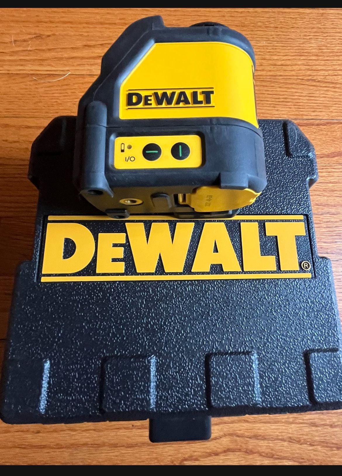 Dewalt Green Self-Leveling Cross Line Laser Level DW088CG