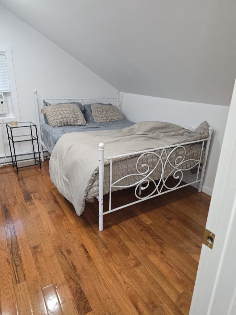 Queen Size Bed Frame With Mattress
