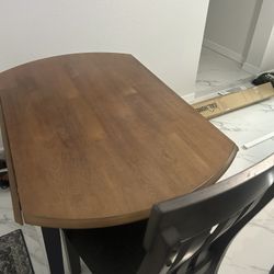 brand new dinning table and chairs. with tags still