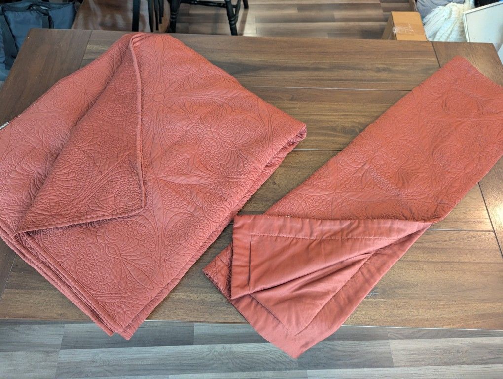 Fieldcrest Luxury Quilt And Sham (Queen)