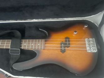 Washburn Xb-100 bass guitar and raven rg-60 amp