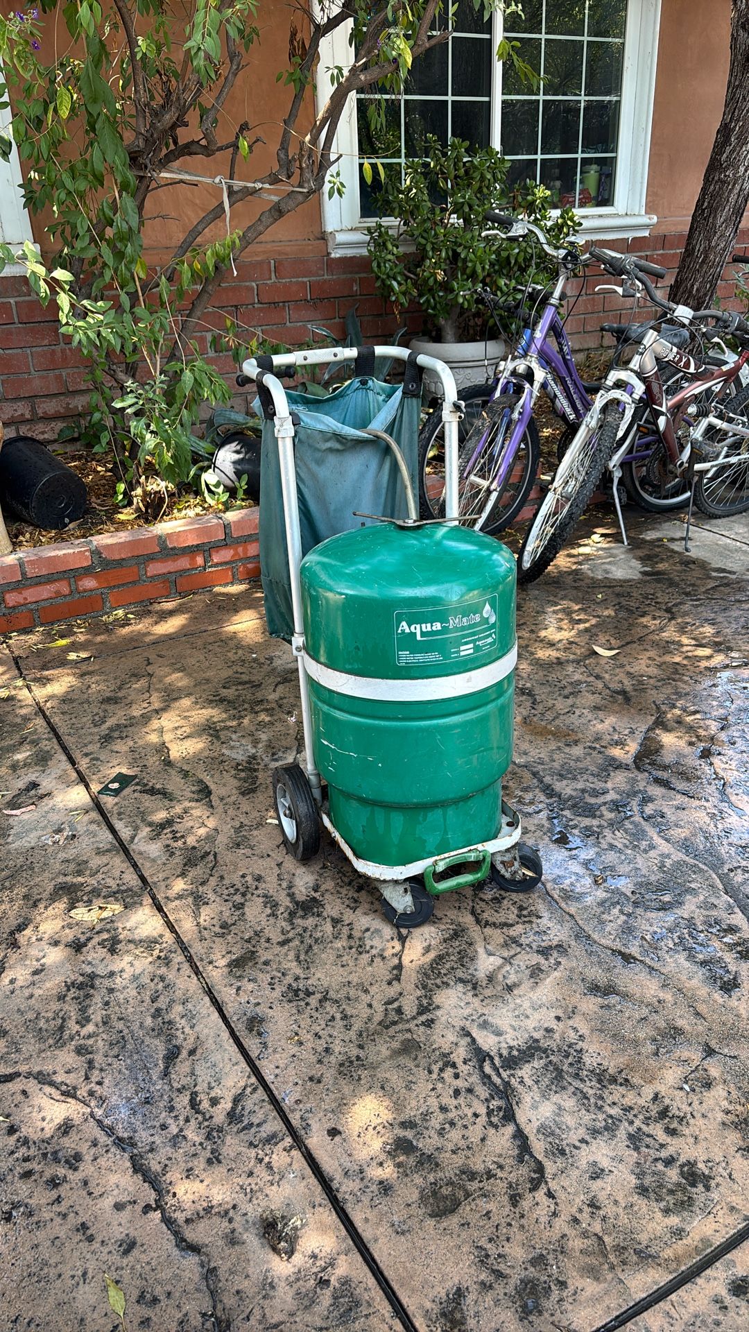 9 Gallon Aqua Mate Portable Water Delivery System