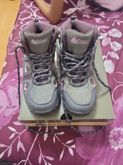 Girls Denali Hiking Boots Size 2
