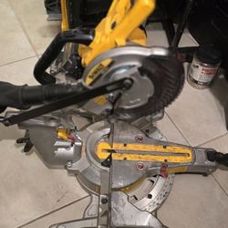 Dewalt 20 V Mitter Saw