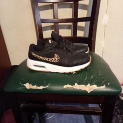 Women Size 8 Nikes Like New