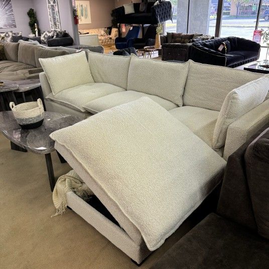 Santa Monica Sand Boucle Modular Sectional / 4pc