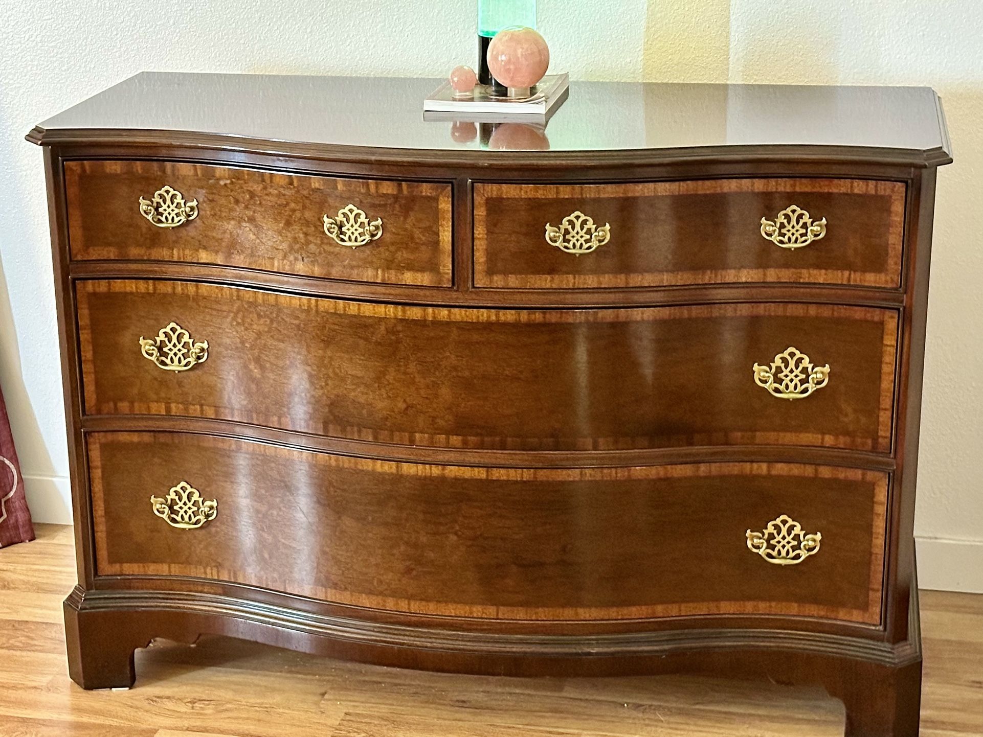 Hickory White American Masterpiece Banded Mahogany Chest Of Drawers