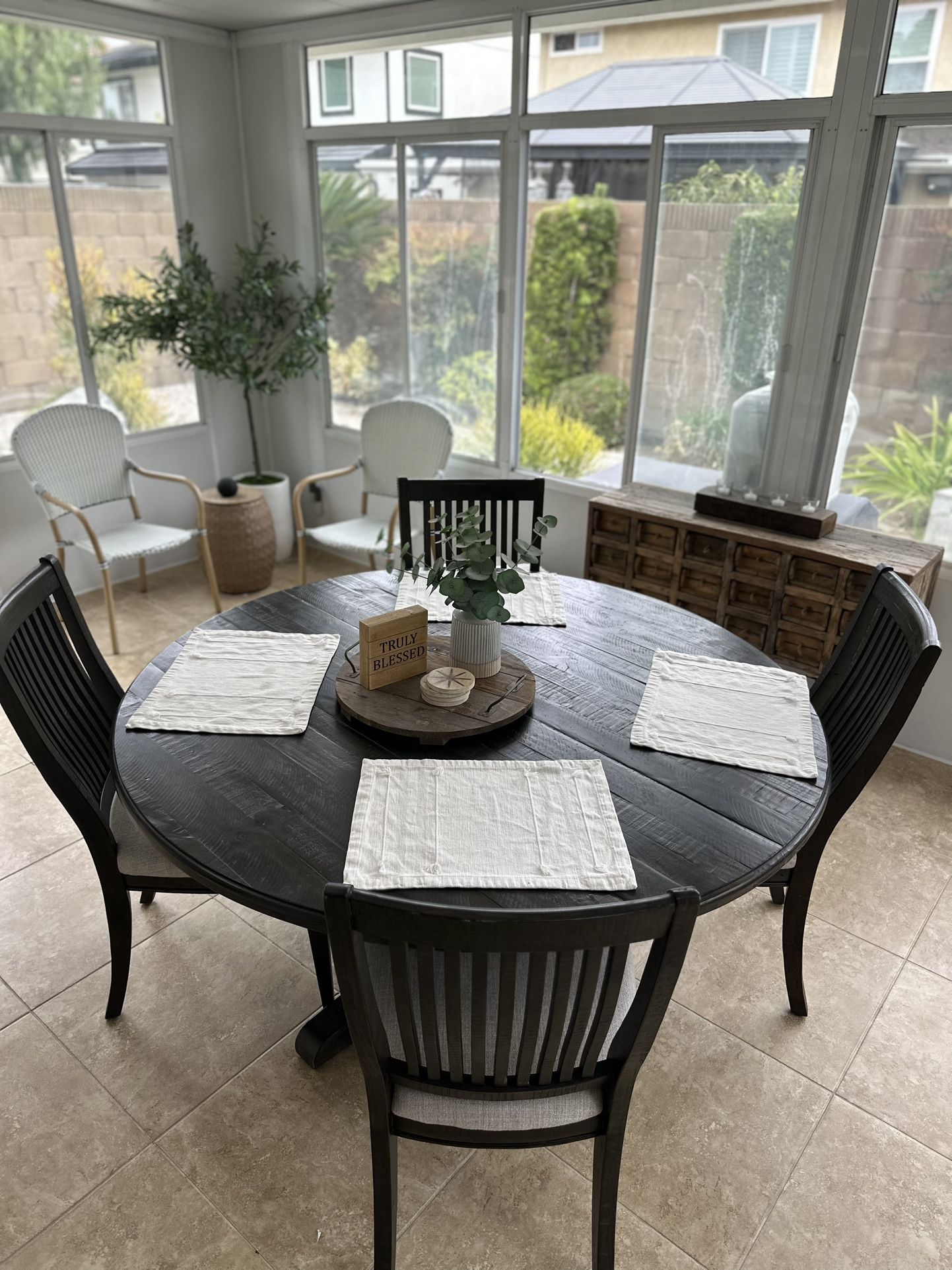Like New Dining Room Table