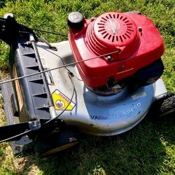Honda Twin Blade Propelled Lawn Mower