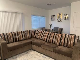 Sectional Couch with pullout bed
