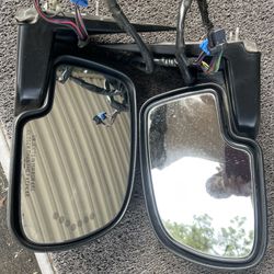 Left And Right Power Folding Mirrors With Heat And Turn Signals For A 2003-2006 SILVERADO 