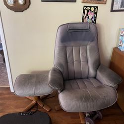 Lounge Chair And Ottoman 