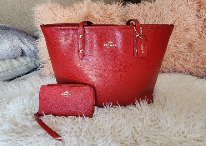 Coach

COACH Tote Bag Red leather

& WALLET