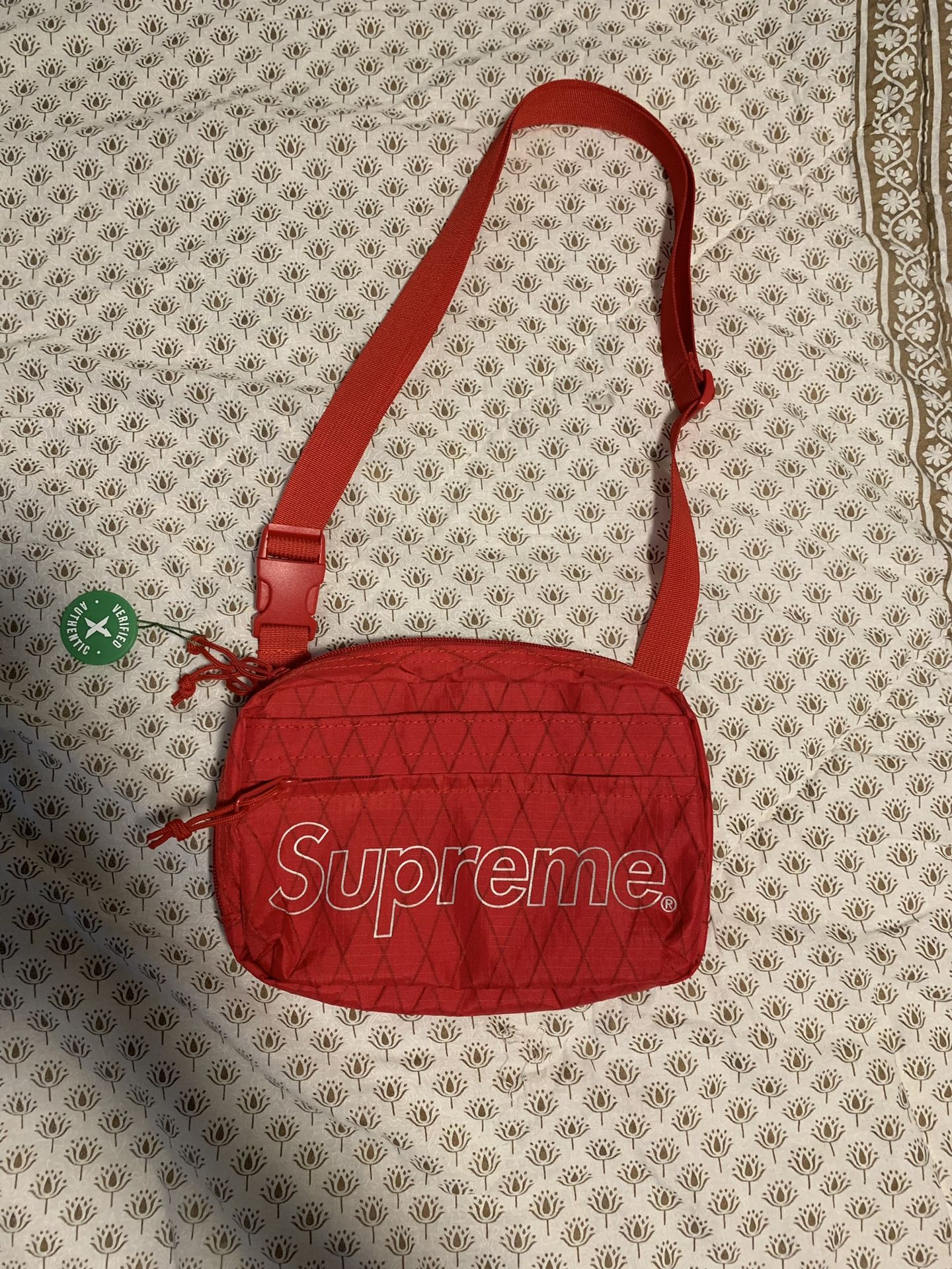 Supreme fw 18 red shoulder bag DS