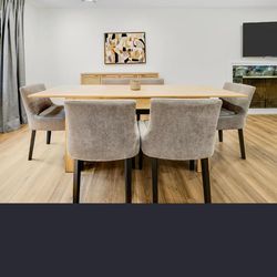 Dinning room table with chairs